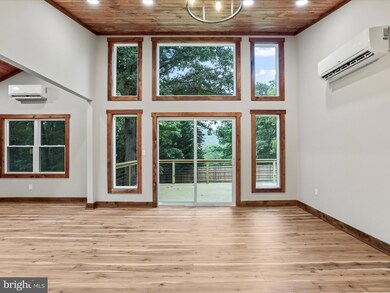 348 Sleepyview Ln, Berkeley Springs, WV 25411 - photo 4