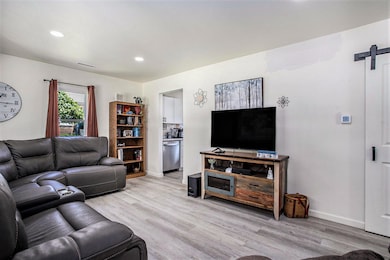 320 East Dr, Marshall, MI 49068 - photo 3