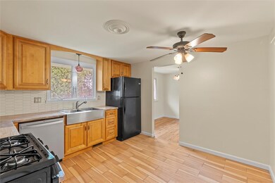 Entrance to eat in kitchen from garage