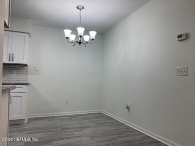 5653 Ellis Trace Dr, Jacksonville, FL 32205 - photo 6