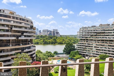 Watergate East Residences unit 903-S, Washington, DC 20037 - photo 4