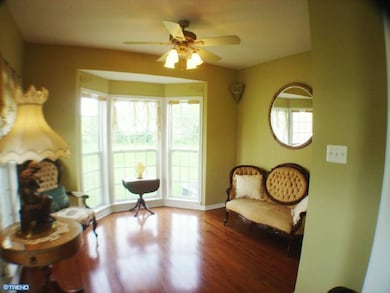 319 Kennard Rd, Perkasie, PA 18944 - photo 4