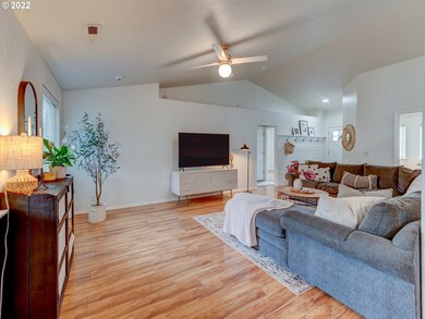 237 Robin Ct, Creswell, OR 97426 - photo 6