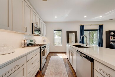 5602 Lindell Ave unit E, Dallas, TX 75206 - photo 2