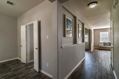 4703 High Creek Ct, Alvin, TX 77511 - photo 4