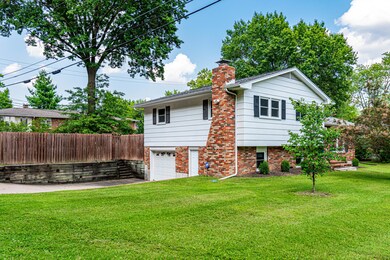2 Longfellow Ln