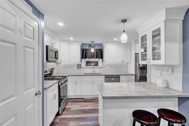 27 Kirby Ln, Ronkonkoma, NY 11779 - photo 2