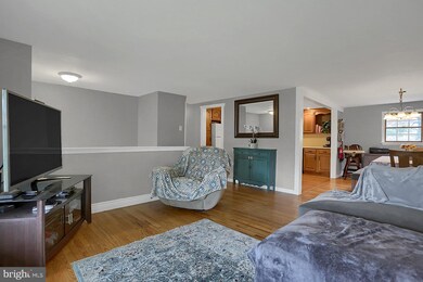 71 Earl Dr, Pottstown, PA 19465 - photo 4