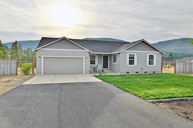 585 E Forks Cir, Cave Junction, OR 97523 - photo 2