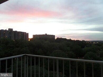 Hunting Creek Club unit 1610, Alexandria, VA 22303 - photo 4