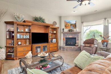 002_23-2743wdesertspringsrd23_631