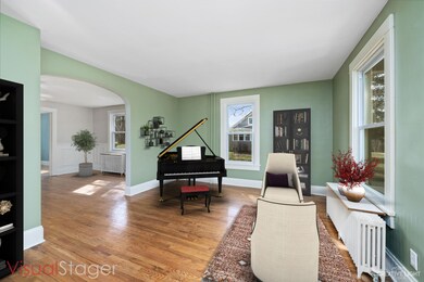 704 Pine St, Batavia, IL 60510 - photo 2