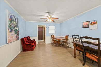 536 Oak Park Dr, Hurst, TX 76053 - photo 5