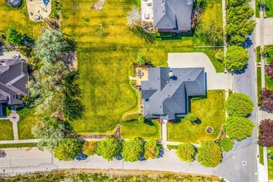 3_Aerial-Exterior_1800x1200_3860078