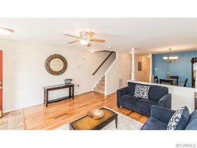 Foyer/Living Room