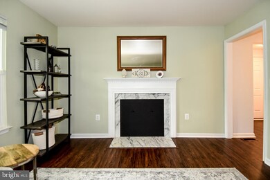 251 Finchingfield Ct, Sterling, VA 20165 - photo 7