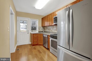 1017 Lyndhurst St, Baltimore, MD 21229 - photo 4