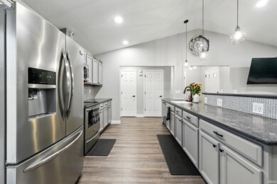 803 Thresher Run, Churubusco, IN 46723 - photo 5