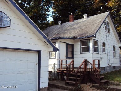 303 Woodruff St, Niles, MI 49120 - photo 2