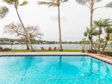 9830 N Oak Knoll Cir, Davie, FL 33324 - photo 5