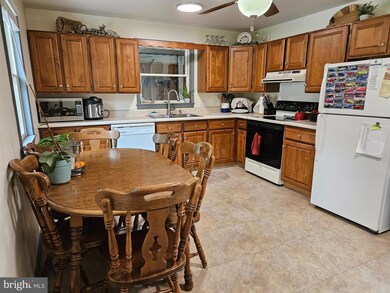 225 Brumbaugh Ave, Chambersburg, PA 17201 - photo 5