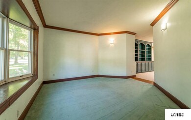 318 N Logan St, Lincoln, IL 62656 - photo 2