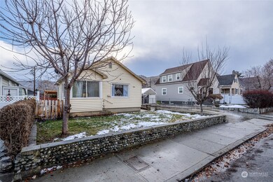 1029 Columbine St, Wenatchee, WA 98801 - photo 2