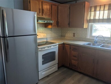 22 Claire St, West Warwick, RI 02893 - photo 5