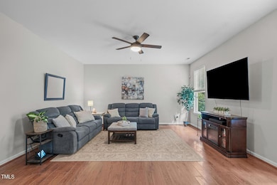 412 Stobhill Ln, Holly Springs, NC 27540 - photo 4