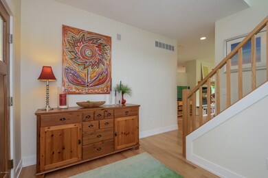 008-Foyer-1749107-large