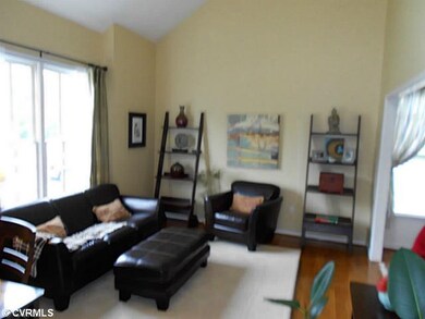 Living Room - Vaulted ceiling in living room