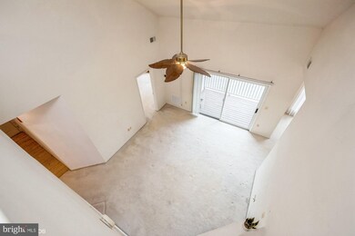 11333 Westbrook Mill Ln unit 301, Fairfax, VA 22030 - photo 6