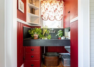 8 Carpenter St, Amesbury, MA 01913 - photo 5