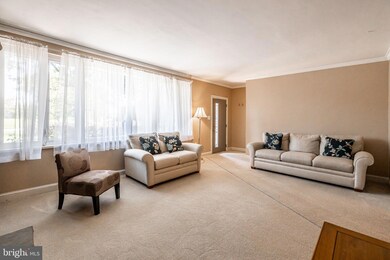 2215 Windsor Cir, Broomall, PA 19008 - photo 4