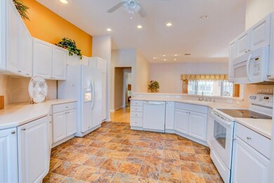 17424 SE 72nd Deer Run Ave, The Villages, FL 32162 - photo 2