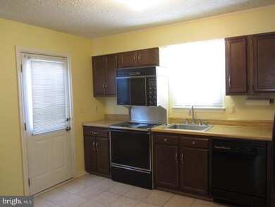 15 White Spruce Ct, Parkville, MD 21234 - photo 2