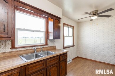 2814 W 13th St, Davenport, IA 52804 - photo 5