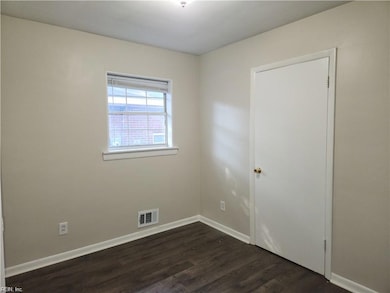 Middle Bedroom