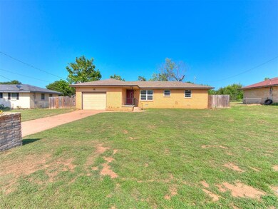 Ranch-style house featuring a garage and a front l