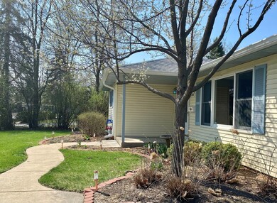 3727 Oriole Ln, Rolling Meadows, IL 60008 - photo 2