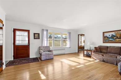 27 Simon St, Babylon, NY 11702 - photo 3