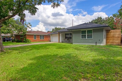 858 Sara Rose St, Houston, TX 77018 - photo 2