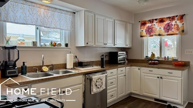 719 N Saginaw St, Owosso, MI 48867 - photo 2