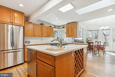 7207 Gordons Rd, Falls Church, VA 22043 - photo 5