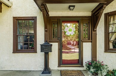 006_2685_L 1815 N Devon Rd006