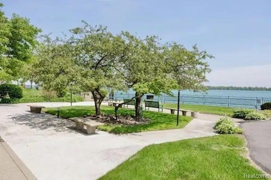 8200 E Jefferson Common Grounds Area