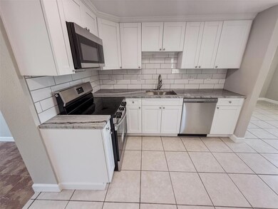 818 Bayview Dr, Ruskin, FL 33570 - photo 6