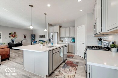 8671 Thatcher Ln, Avon, IN 46123 - photo 4