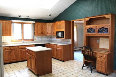 197 Ray Ave, Woonsocket, RI 02895 - photo 2