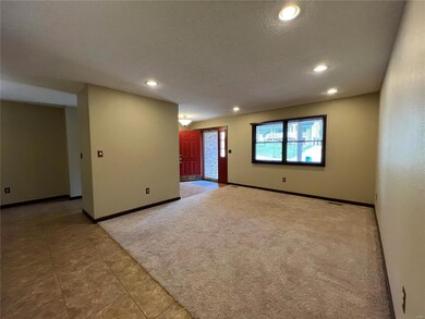 8 Oak Leaf Cir, Collinsville, IL 62234 - photo 5